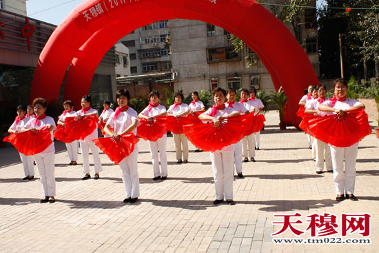 北辰区天穆镇“广场秀舞蹈 喜迎国庆节”