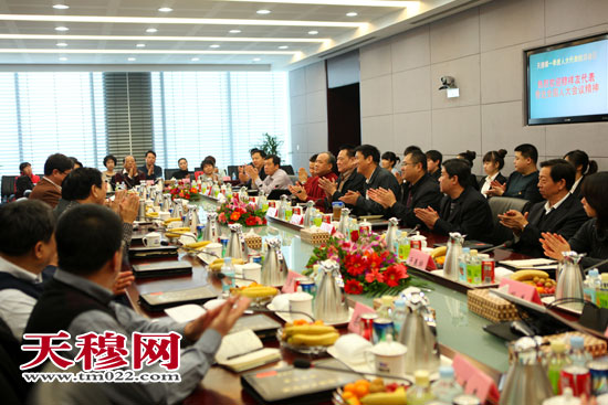 今天（3月27）上午,天津市北辰区人大常委会主任穆瑞刚参加天穆代表组一季度活动，听取2012年天穆镇代表组活动安排。
