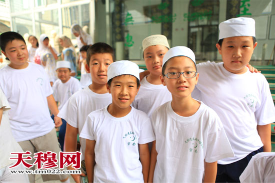 天穆村孩子们欢乐假期  学外语补文化知识