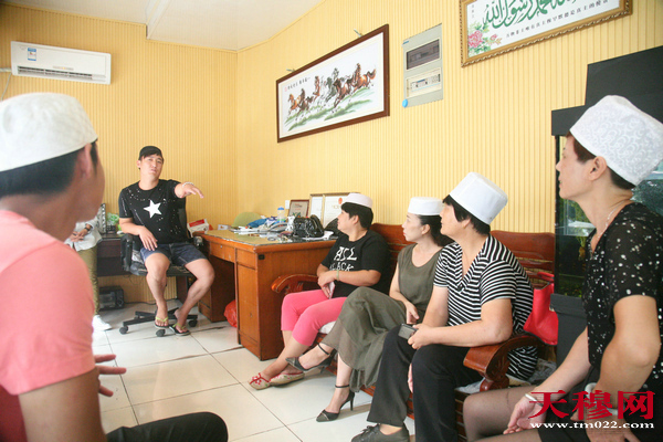 天穆村回族企业家向滨海新区灾区捐赠救援物资