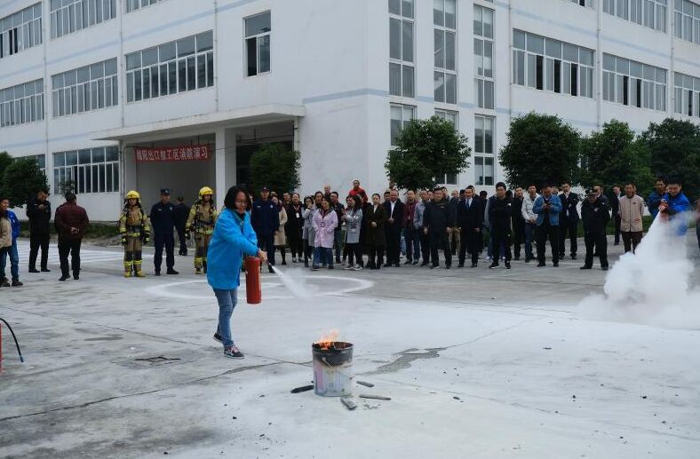 绵阳高新区消防大队联合绵阳进出口加工区开展消防应急演练